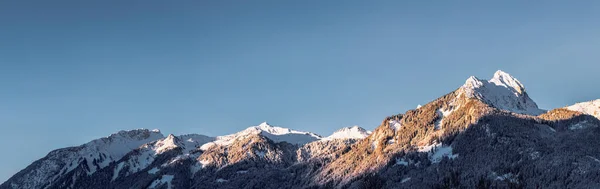 Frisch Verschneite Berggipfel Des Hahnenkammes Winter Mit Blauem Wolkenlosem Himmel — Stockfoto