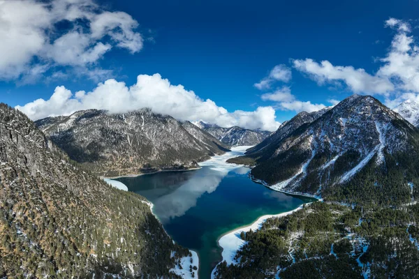 Soğuk Mavi Göl Planörleri Güneşli Bir Günde Tyrol Alp Dağlarında Stok Fotoğraf