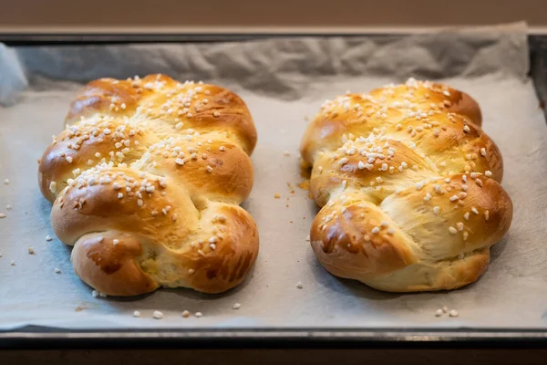 Heerlijke Zelfgemaakte Gebakken Paasvlecht Bakplaat Vers Uit Oven — Stockfoto