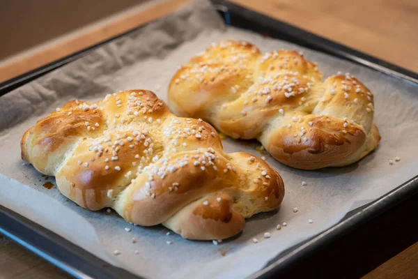 Oostenrijkse Specialiteit Voor Pasen Kant Klaar Gevlochten Deeg Kristalsuiker — Stockfoto