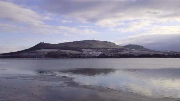 Lapso Tiempo Hermoso Paisaje Invierno Atardecer Vista Del Lago Musov — Vídeos de Stock
