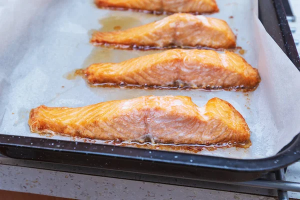 Sliced Baked Salmon Fish Plate Baked Salmon Eat — Stock Photo, Image