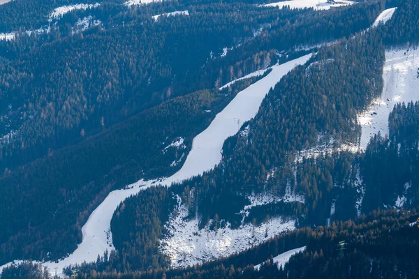 Utsikt Över Snötäckta Bergen Schmittens Skidområde Zell See Bakgrunden Finns — Stockfoto