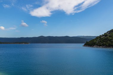 Hırvatistan 'ın Peljesac bölgesindeki deniz manzarası.
