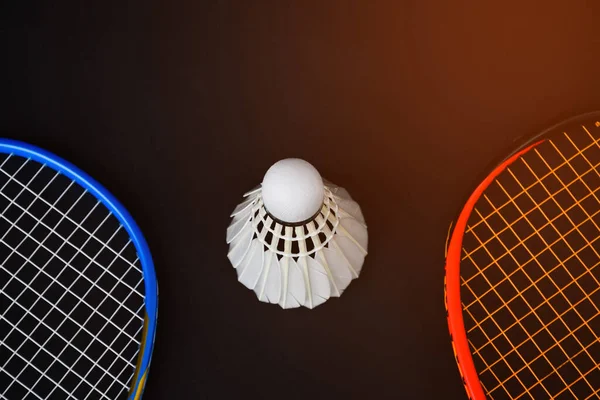 Cream White Badminton Shuttlecock Raketa Podlaze Krytém Badmintonovém Kurtu Kopírovací — Stock fotografie
