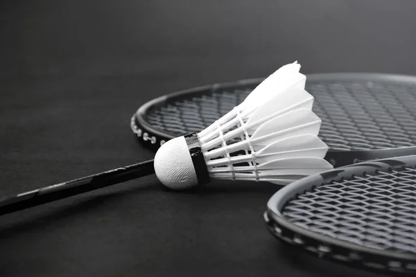 Badminton Rakety Badminton Shuttlecock Vytrvalost Vnitřní Sport Cvičení Milenec Koncept — Stock fotografie