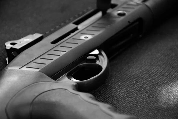 Shotgun Shotgun Patronen Een Zwarte Leren Ondergrond — Stockfoto