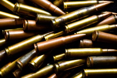 Cephane, cephane koyu arkaplan, üst görüş, yumuşak ve seçici odaklanma.