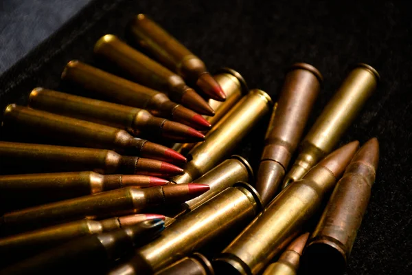 Cartuchos Rifle Asalto Pile M16 Sobre Fondo Oscuro —  Fotos de Stock