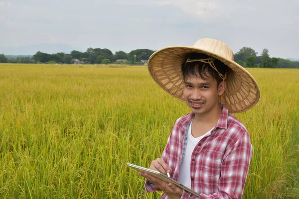 Portret Van Aziatische Jongere Boer Die Draagt Hoed Rood Wit — Stockfoto