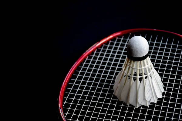 White Cream Badminton Shuttlecocks Badminton Rackets Dark Floor Indoor Badminton — ストック写真