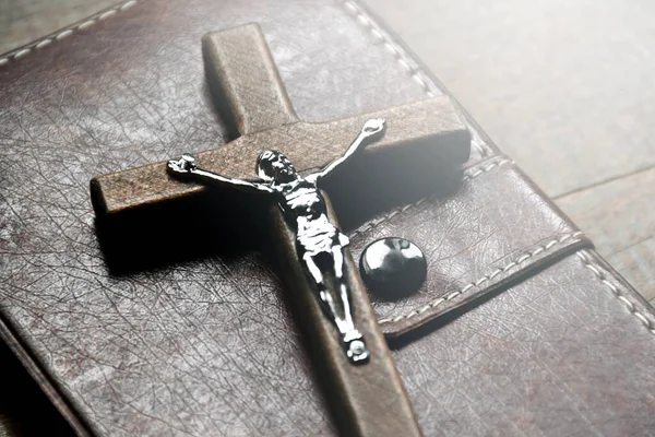 Closeup Cruz Madeira Que Tem Uma Estátua Metal Jesus Crucificado — Fotografia de Stock