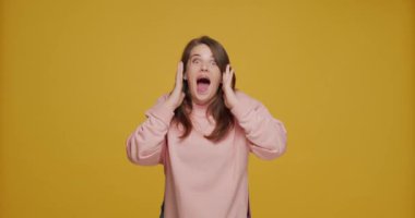 - Aman Tanrım! Şaşırmış genç kız çığlık çığlığa satış teklifiyle şok oldu, büyük indirim. Beklenmedik iyi haber.