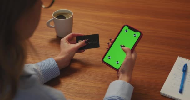 Close up woman hold credit card, phone with mock-up green screen shop online, pay buy on internet using banking app — Vídeo de Stock