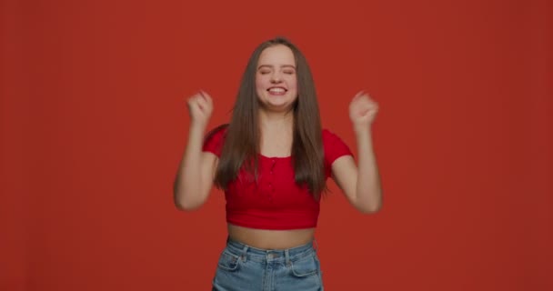 Wow emotion. Amazed excited young girl impressed with win victory overjoyed with great sale rejoice on orange background — Video
