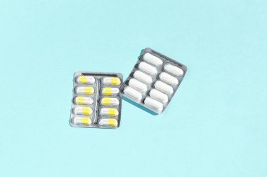 Covid-19 tedavisi için PAXLOVID yazılı uyuşturucular