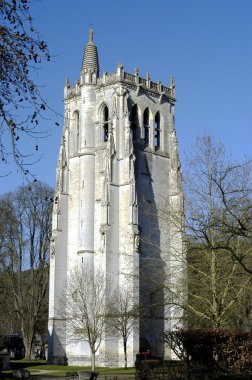 Abbey Bec-Hellouin (Fransa). Saint Nicolas kule