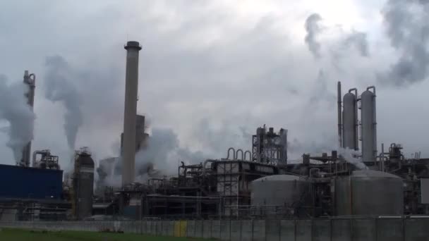 Contaminación atmosférica de la industria química. Rouen, Francia — Vídeo de stock