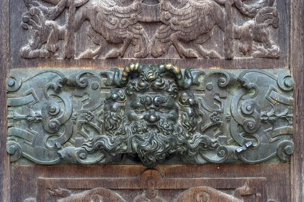 Ördög a bejárati ajtót, a templom Saint-Ouen, Rouen, Franciaország. — Stock Fotó