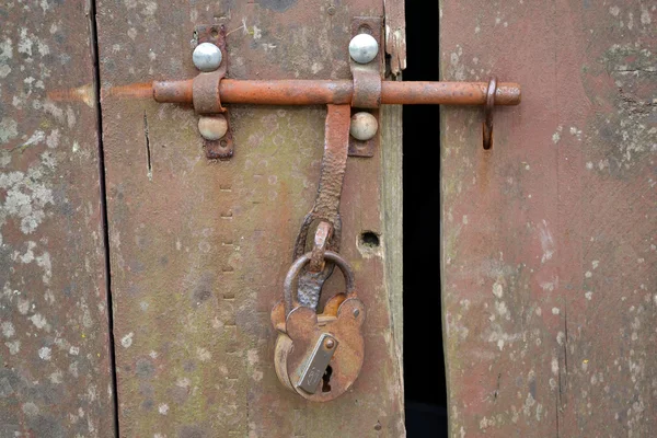 Old door locked — Stock Photo, Image