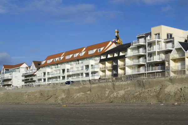 Construção en bordure de mer et érosion du littoral . — Fotografia de Stock