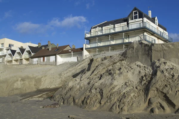 Costruzione en bordure de mer et érosion du littoral . — Foto Stock