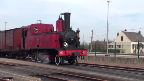 Ancien train et moteur à vapeur, fabriqué en 1906 — Video