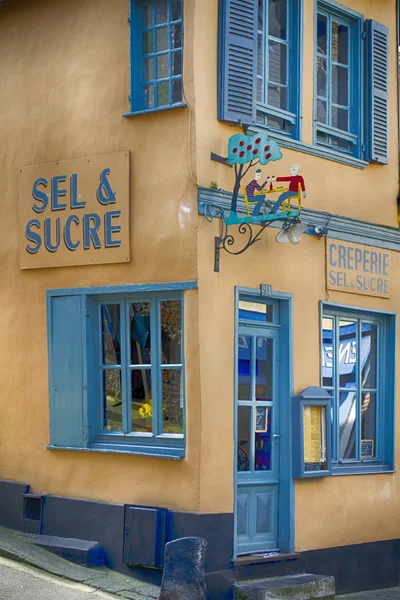 Продуктовый магазин в Сен-Валери-Сюр-Сомм, Франция — стоковое фото