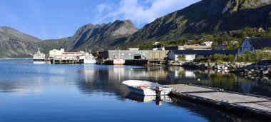 Gryllefjord balıkçı köyü, Senja Belediyesi. Norveç