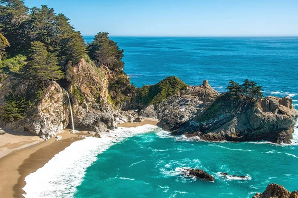 Καταρράκτης Mcway Falls Στην Julia Pfeiffer Burns State Park Καλιφόρνια — Φωτογραφία Αρχείου