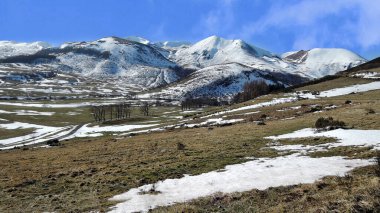 Kışın Auvergne Dağları.