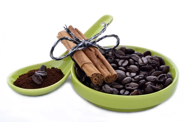 Granos de café y canela — Foto de Stock