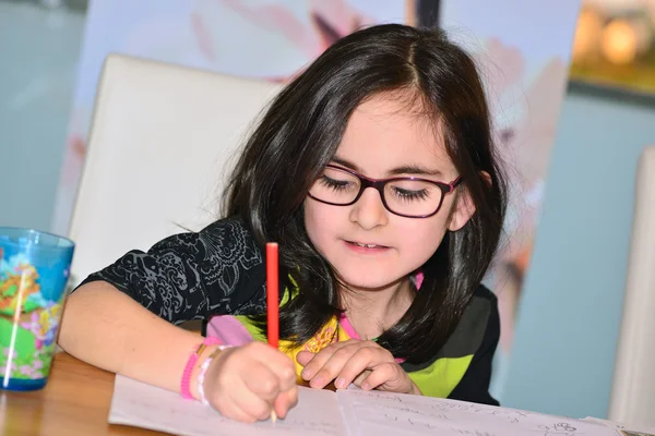 Little girl doing homework — Stock Photo, Image