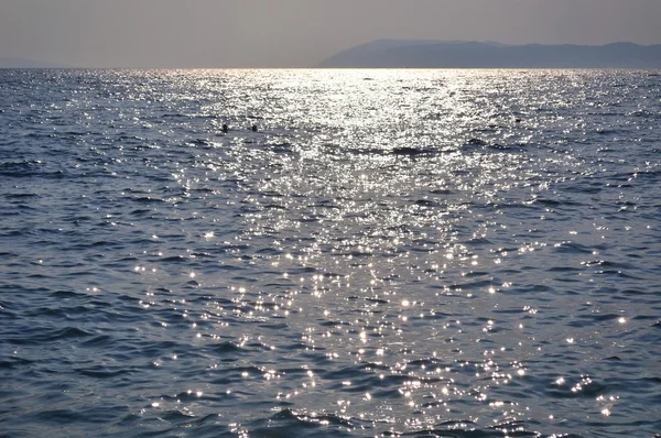 Reflexe na pobřeží Jaderského moře v podgora — Stock fotografie