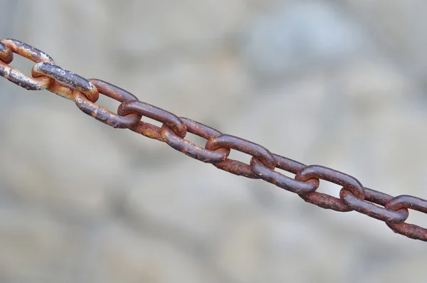 Close-up van oude roestige metalen ketting — Stockfoto