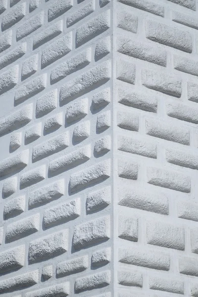 Close-up tiro do canto da parede branca decorada com tijolos — Fotografia de Stock