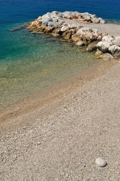 Hermosa playa con piedras en Podgora, Croacia —  Fotos de Stock