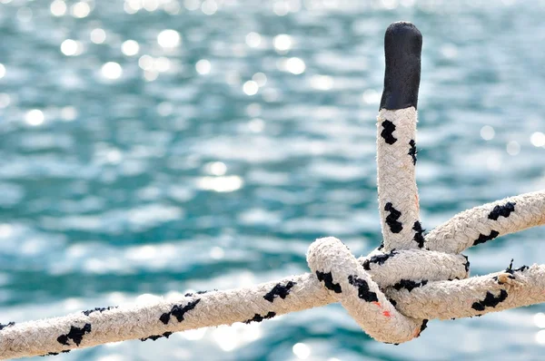 Knot on marine rope — Stock Photo, Image