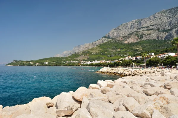 Beliebter ferienort tucepi in kroatien — Stockfoto