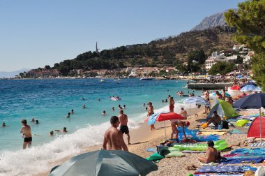 plaj sahnesinde podgora, Hırvatistan