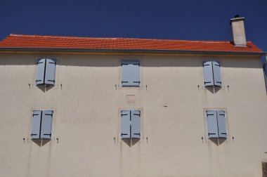 Windows üzerinde bina kapalı panjurlar