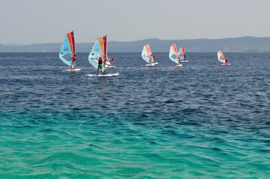 plaj zlatni rat (altın cape) Rüzgar Sörfü. Hırvatistan