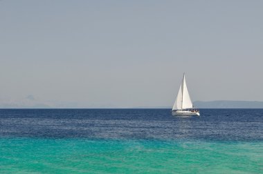 Beyaz tekne bir açık deniz, Hırvatistan