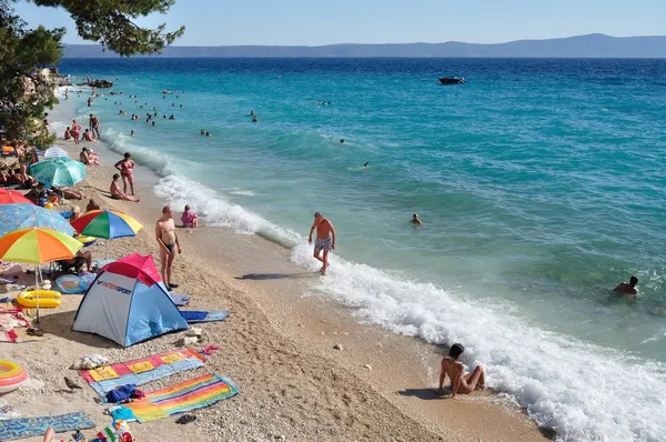 在 podgora，克罗地亚的海滩场景 — 图库照片