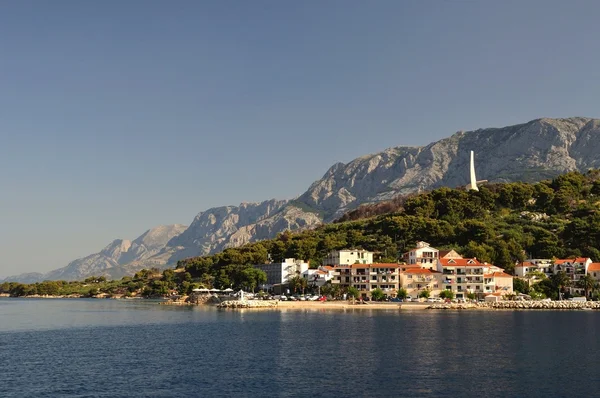 Adriatiska havet på podgora i Kroatien — Stockfoto