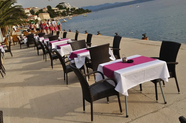 Masa ve sandalye Restoran. Podgora, Hırvatistan — Stok fotoğraf