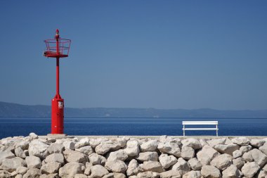 Port taşlar ve beyaz Bank kırmızı fener