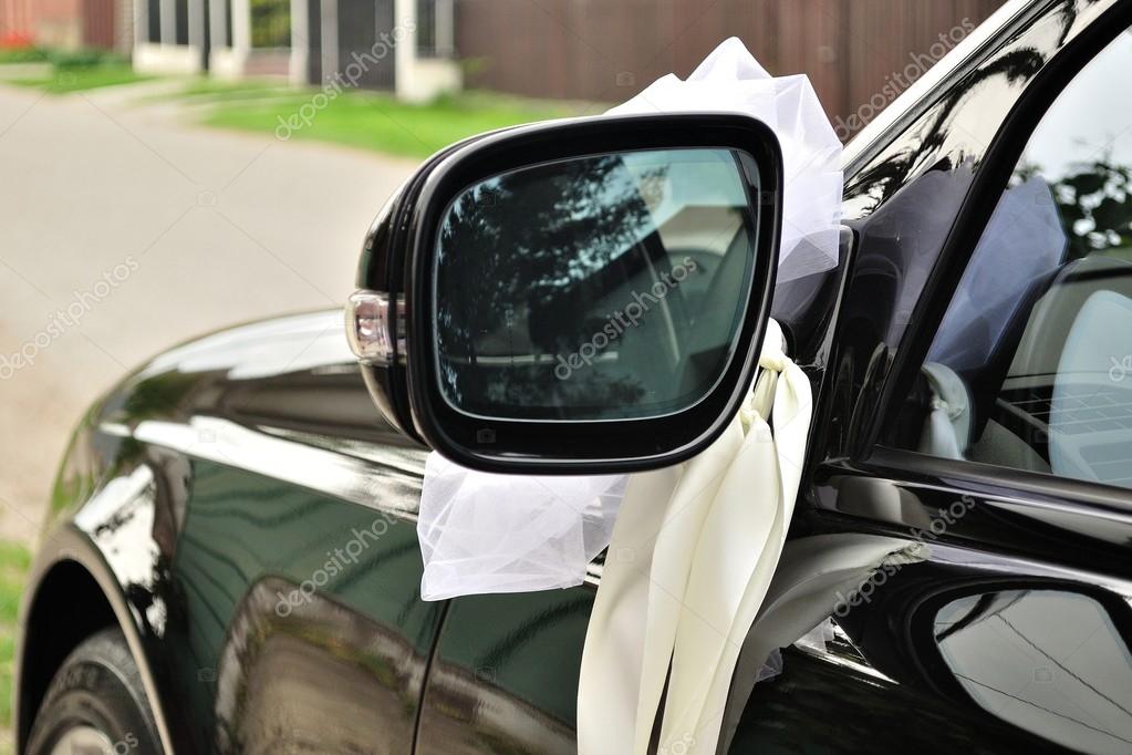 Verrassend Zwarte bruiloft auto versierd met lint — Stockfoto © kviktor #40448625 WG-56