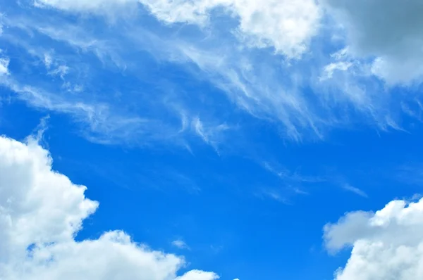 白い雲と青い空 — ストック写真