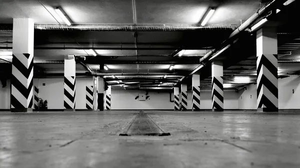 Empty underground parking garage — Stock Photo, Image